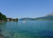 Attersee mit den vielen privaten Bootsanlegestellen