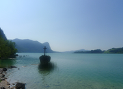 Mondsee mit der Drachenwand im Hintergrund